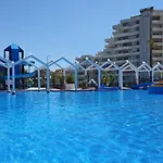 Benalbeach Playa 贝纳尔马德纳